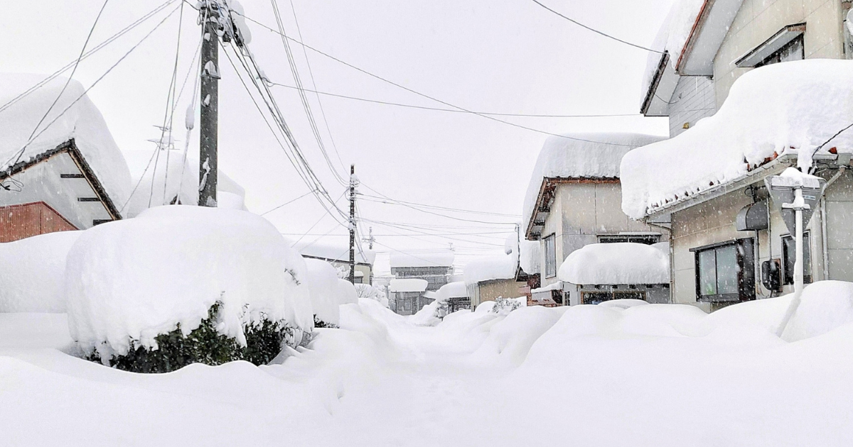 豪雪地の停電対策｜冬に必須の備えと家庭でできる防寒・防災ガイド